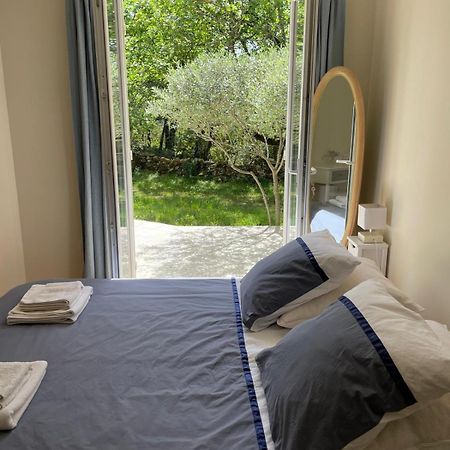 ヴェール・ポン・デュ・ガル Les Marguerites Bed & Breakfast エクステリア 写真