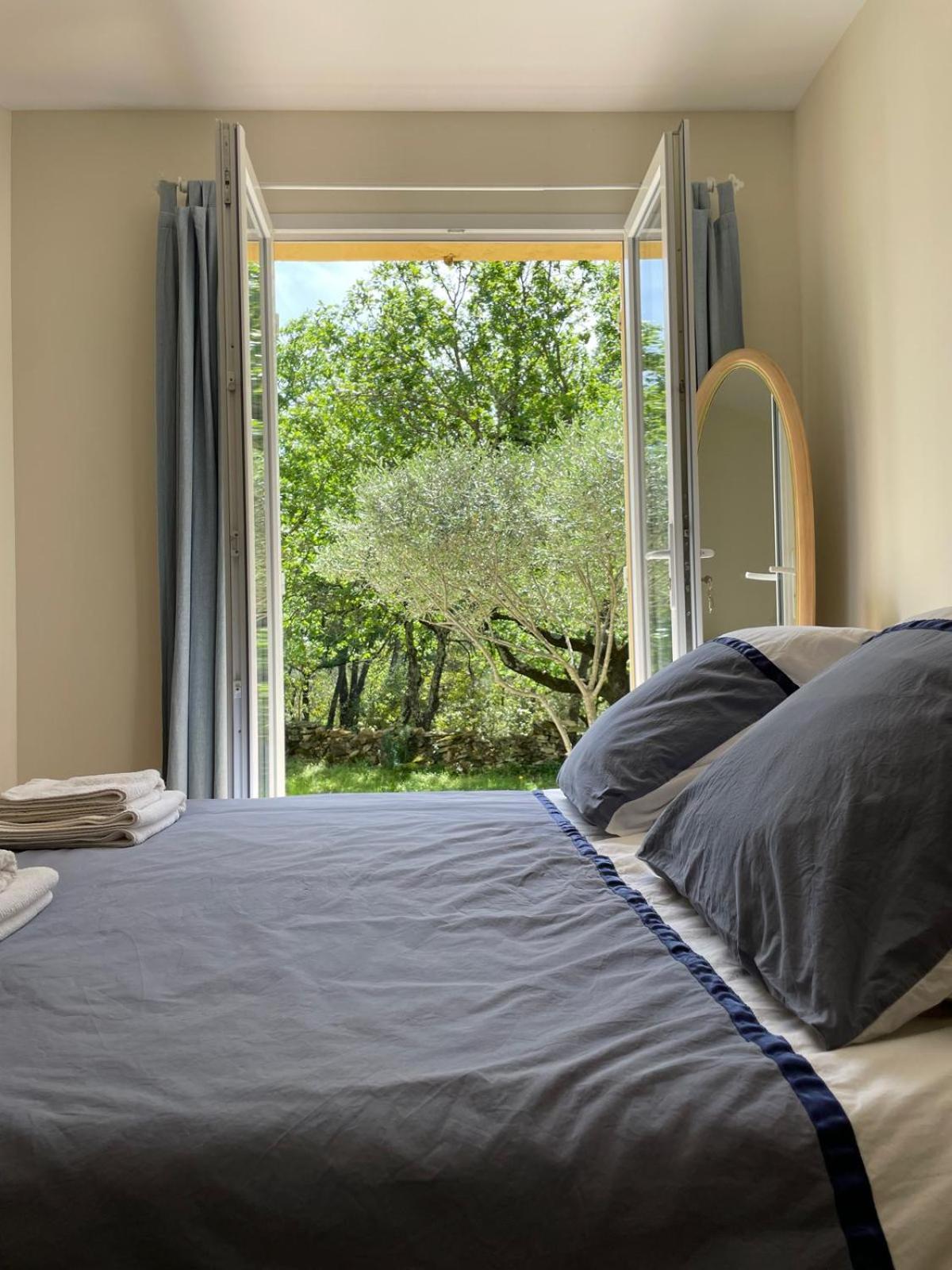 ヴェール・ポン・デュ・ガル Les Marguerites Bed & Breakfast エクステリア 写真